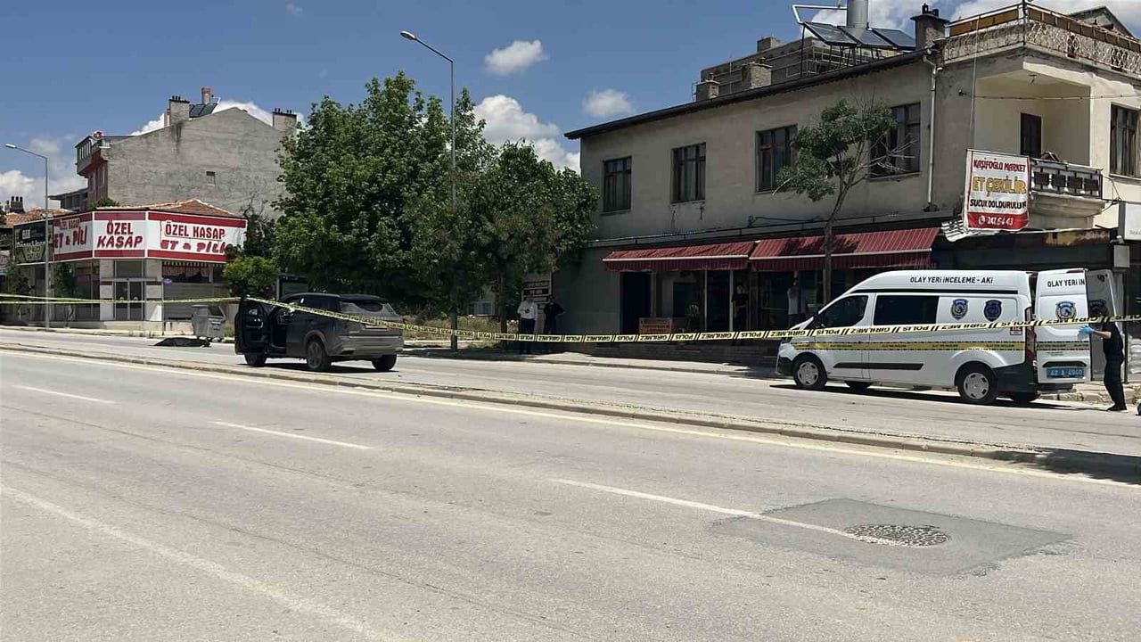 Konya'da karşıdan karşıya geçen yaya SUV'nin çarpması sonucu yaşamını yitirdi