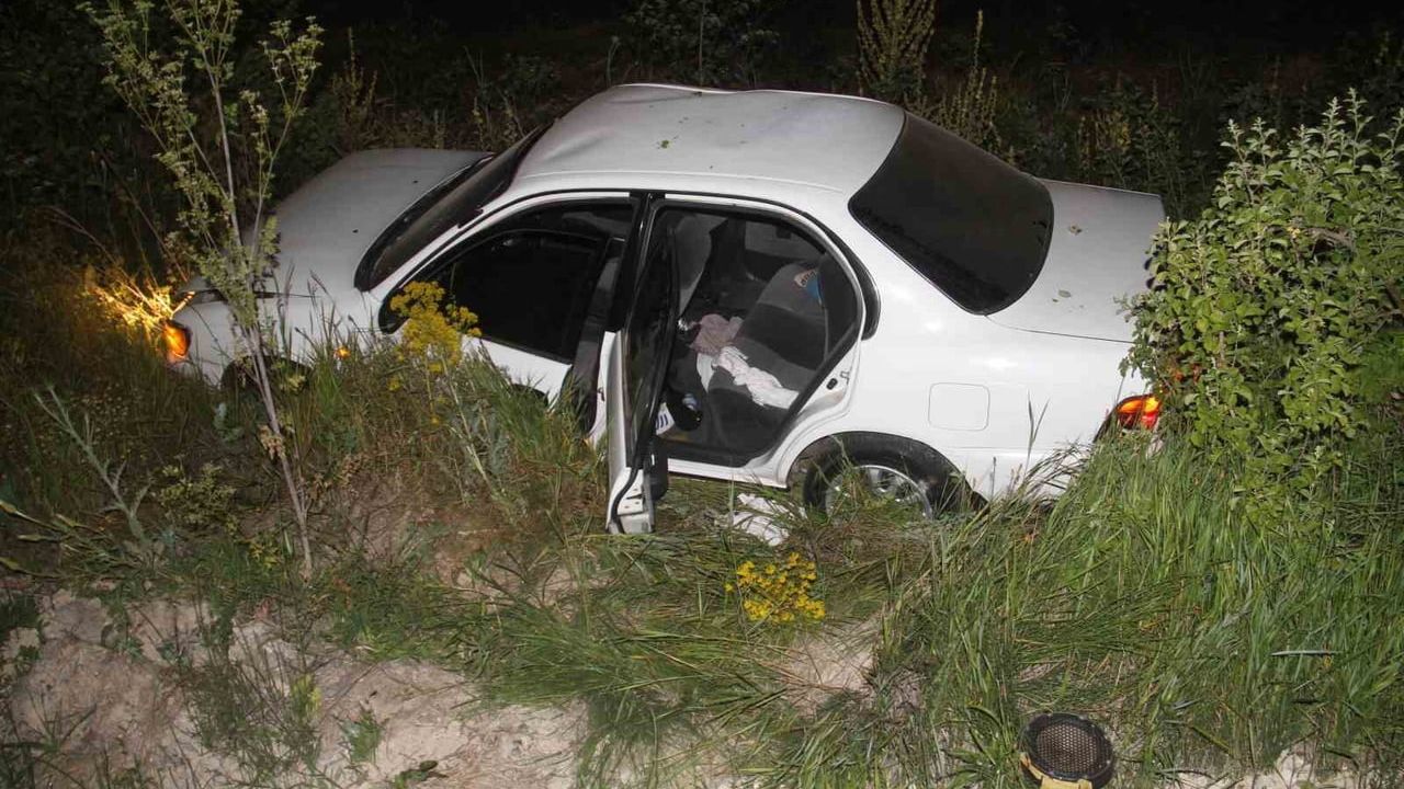 Konya'da kontrolünü kaybeden otomobil yoldan çıktı: 3 yaralı
