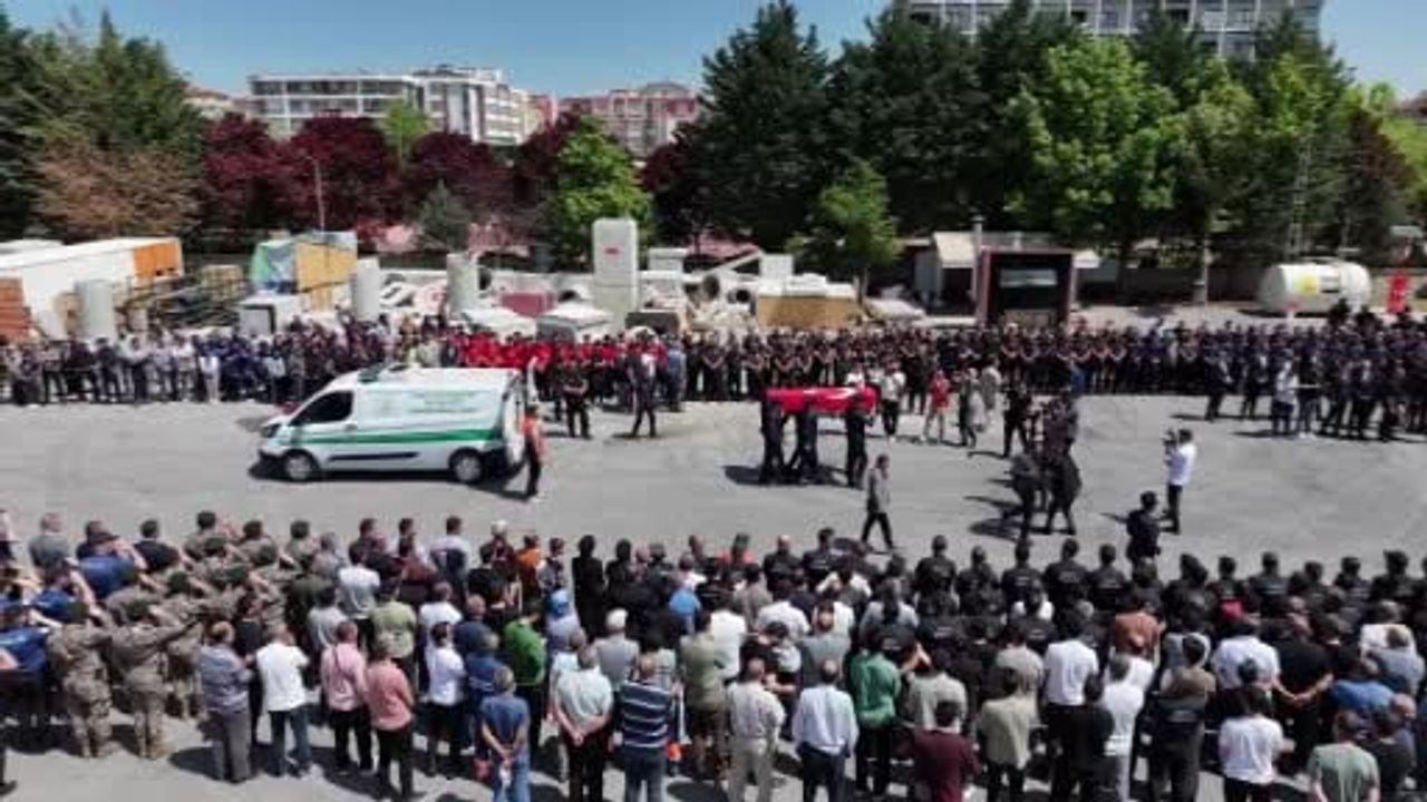 Konya'da mobilya deposu yangınında itfaiye eri Mehmet Tekeli şehit oldu