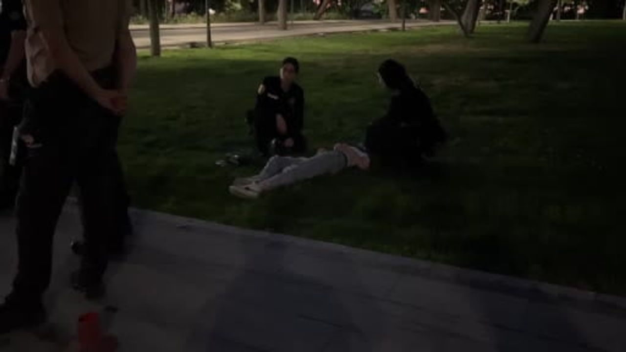 Konya'da parkta baygın bulunan 17 yaşındaki kız hastaneye kaldırıldı