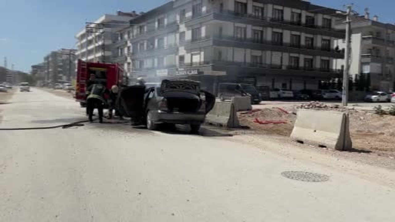 Konya'da seyir halindeyken otomobil yandı