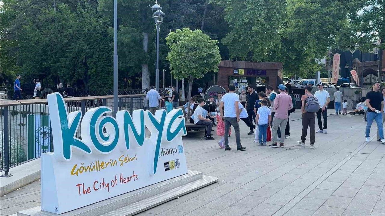 Konya'da tatilin son gününde Meram Bağları, parklar ve piknik alanları doldu