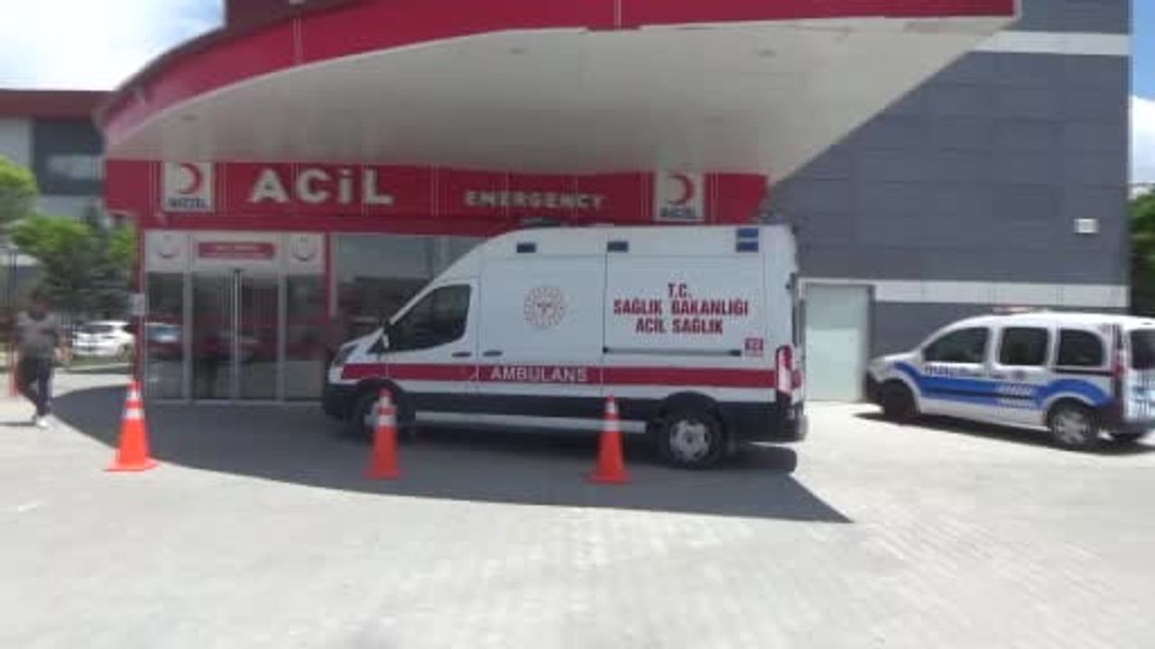 Konya Karapınar'da otomobil takla attı: Aynı aileden 4 yaralı