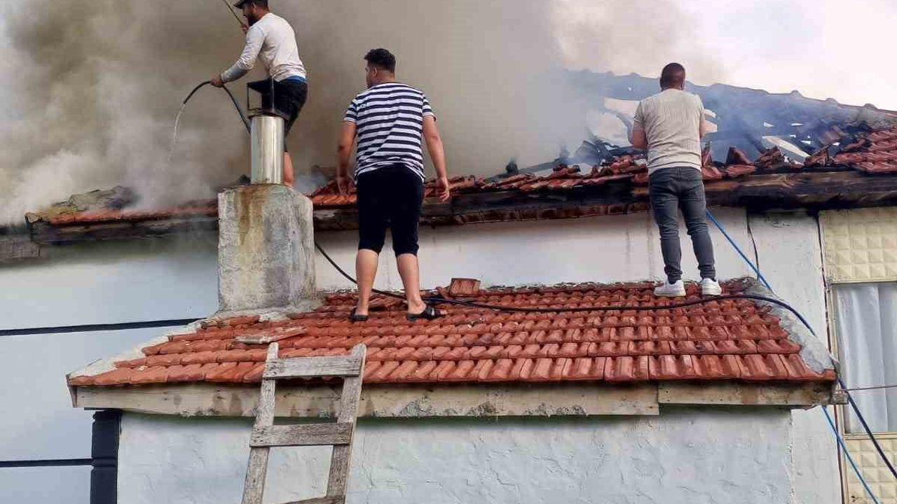 Konya Kulu'da çatıda yangın: Muhtarın evinde hasar, can kaybı yok