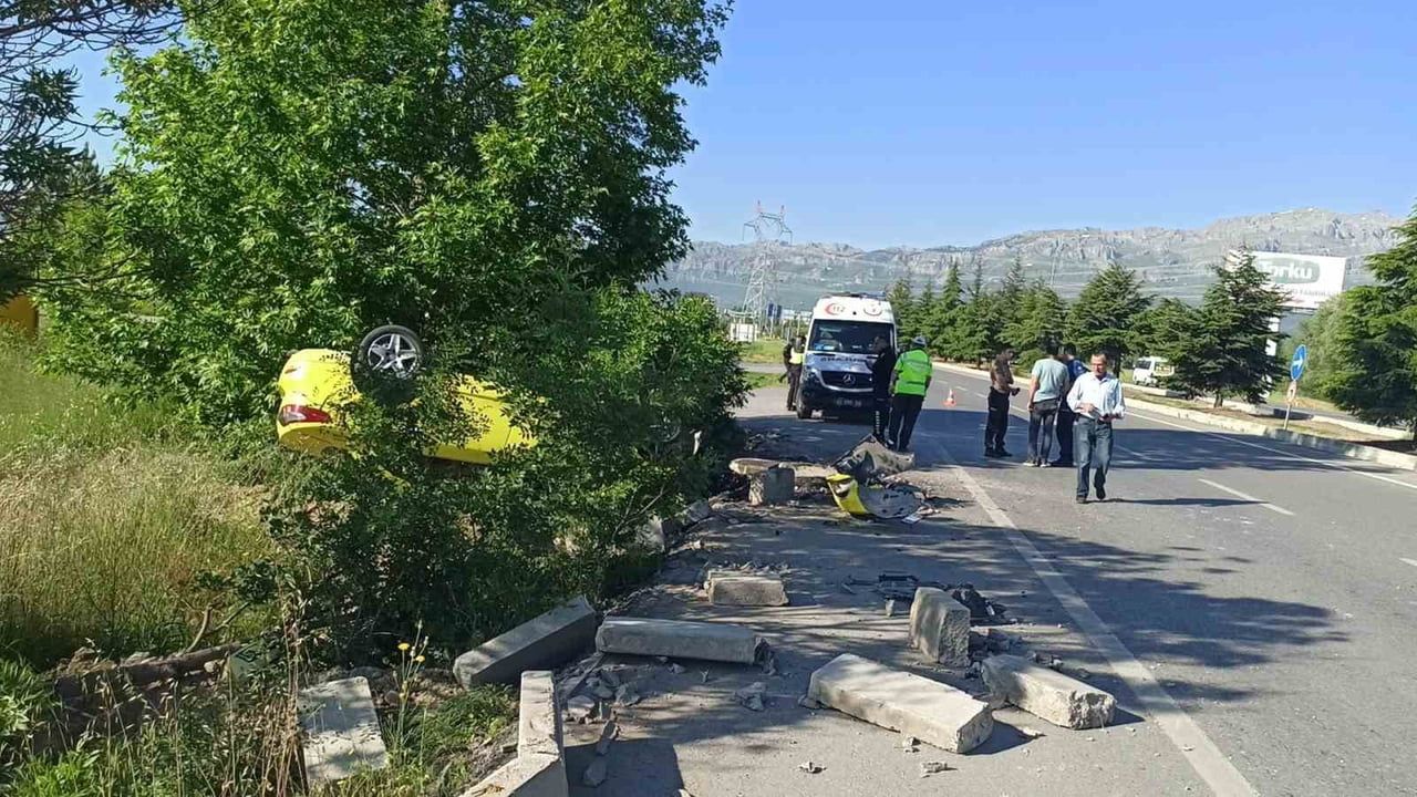 Konya Seydişehir'de Kontrolden Çıkan Otomobil Takla Attı; Sürücü Yaralı