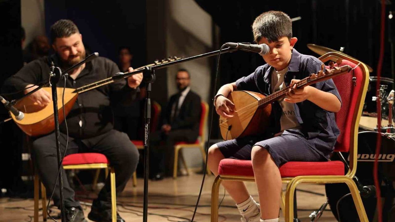 Körfez Belediyesi sanat merkezi kursiyerlerinden yıl sonu konseri