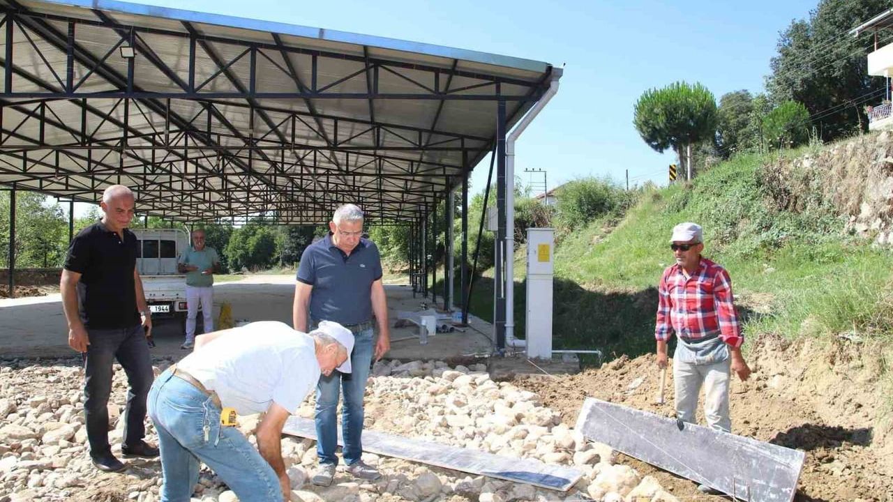 Köşk belediye başkanı Nuri Güler, Koçak Mahallesi cemiyet alanındaki çalışmaları inceledi