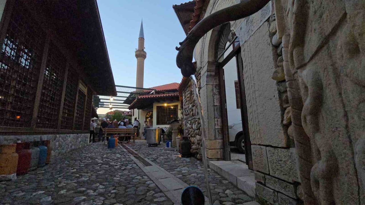 Kosova'da Halveti Tekkesi'nde Muharrem ayında aşure kazanları kaynatıldı