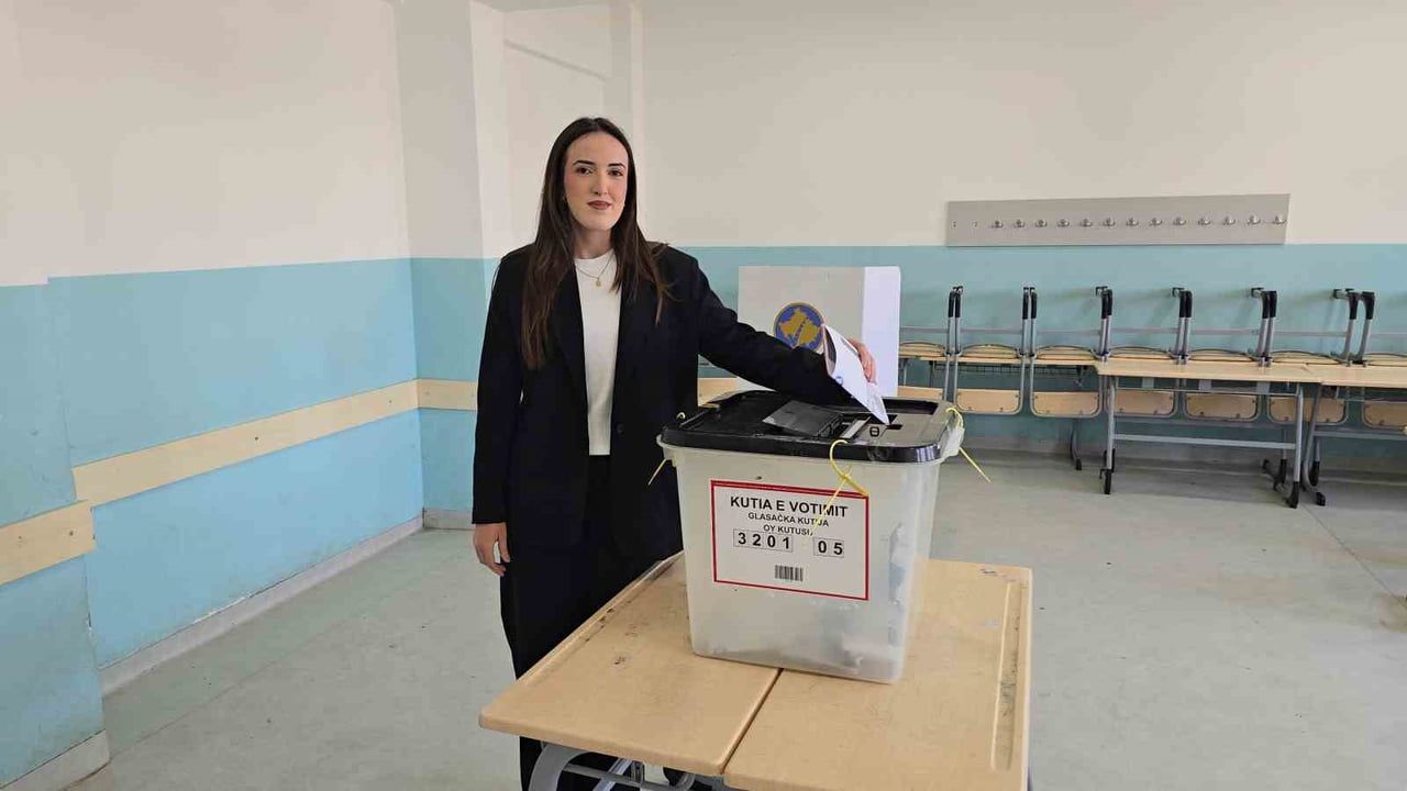Kosova'daki genel seçimlerde Albin Kurti'nin partisi yüzde 47,13 oyla birinci oldu