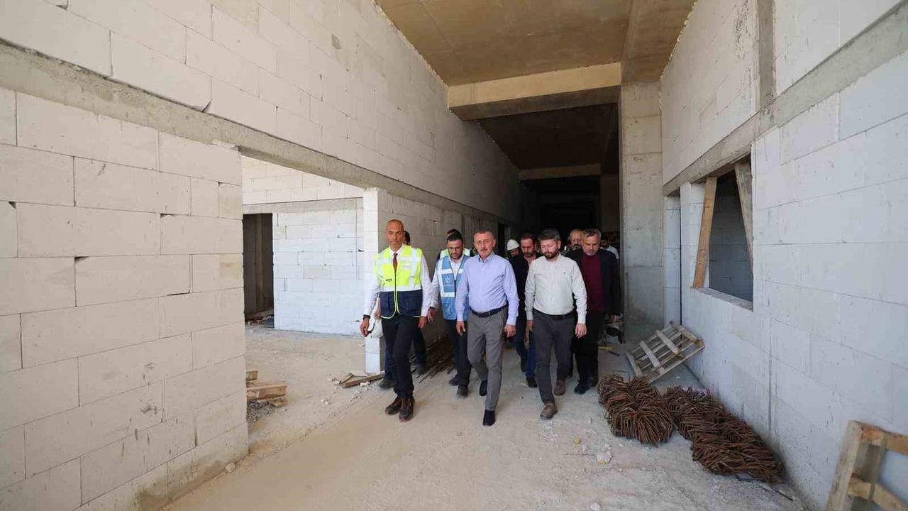 KOÜ Umuttepe Cami ve 477 Araçlık Otopark Projesinde Kaba İnşaat Tamamlandı