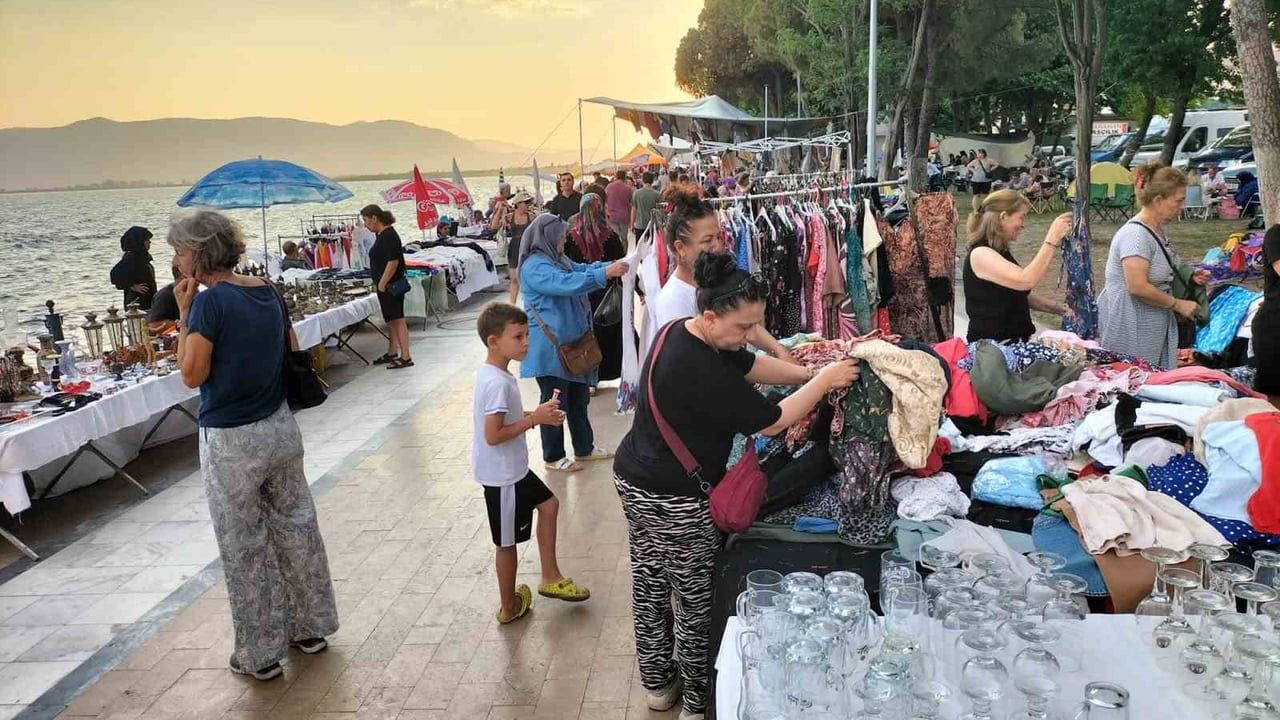 Köyceğiz’de ikinci el pazarı hafta sonu kuruldu