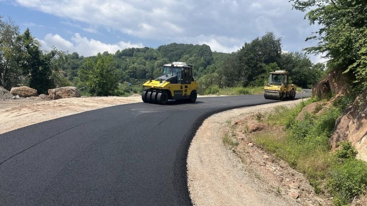 Köyde sıcak asfalt serimi tamamlandı: Aksaklar (Yığılca, Düzce)