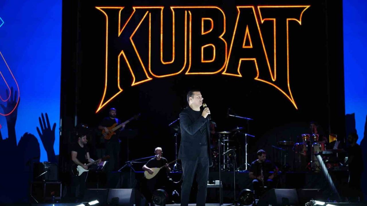 Kubat, Manisa Kültür Yolu Festivali'nde türkü dolu gece sundu