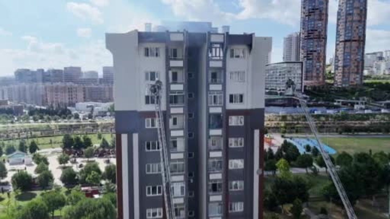 Küçükçekmece Atakent Mahallesi'nde bina yangını
