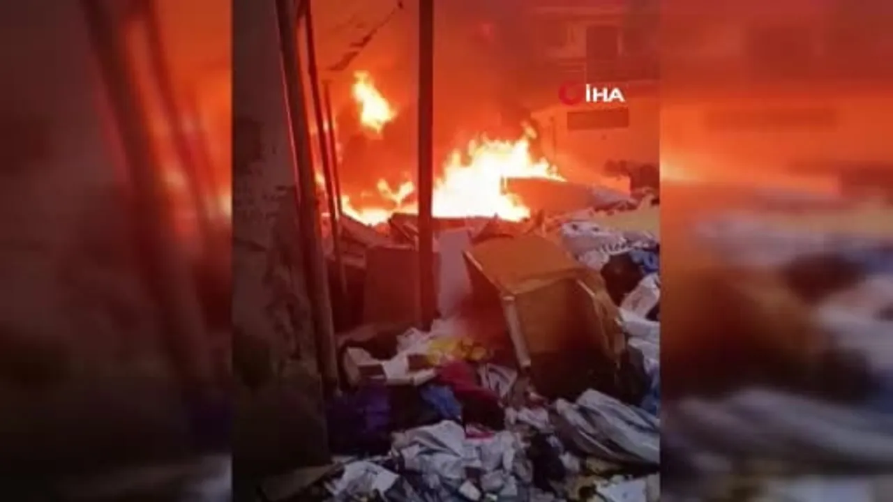 Küçükçekmece'de kentsel dönüşüm kapsamında boşaltılan sitede yangın