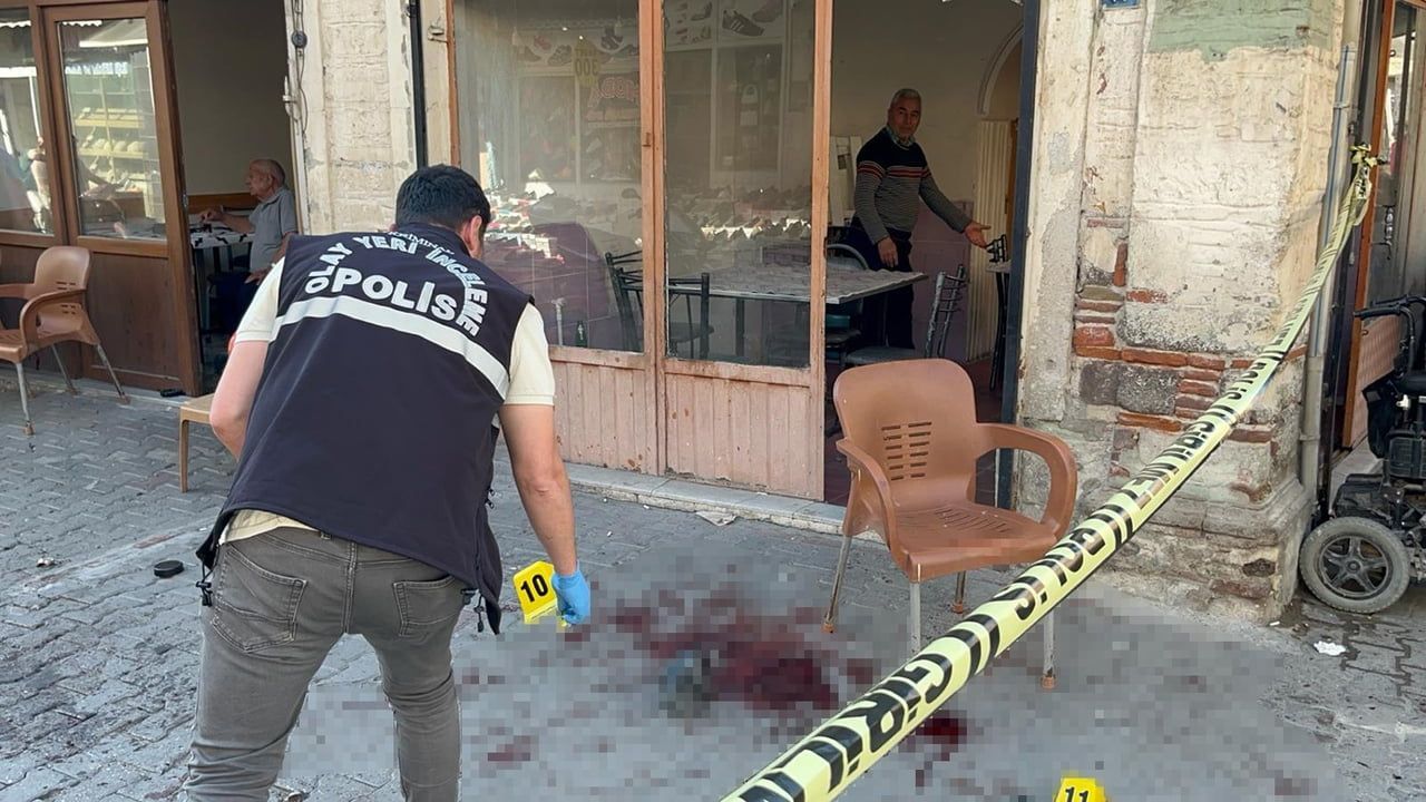 Kula'da kahvehane önünde pompalı tüfekli saldırı: 2 yaralı, 2 gözaltı