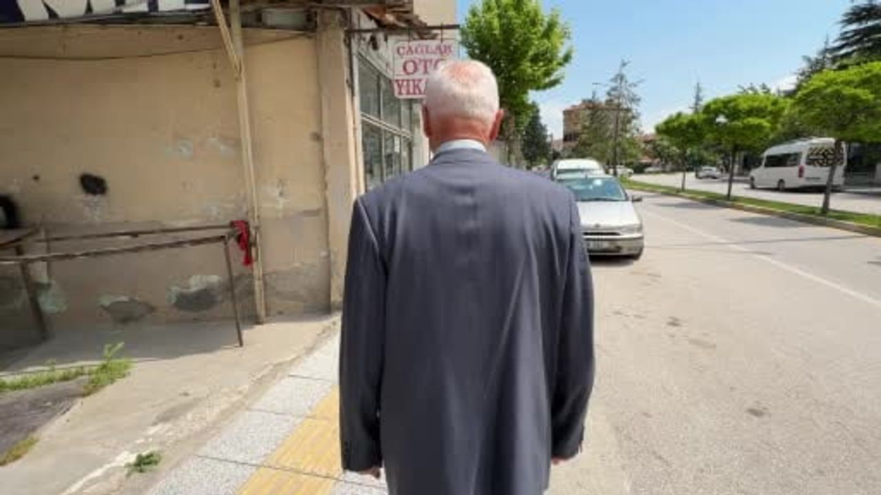 Kumaşa Sinen Bir Ömür: Çorum'da 59 Yıldır Terzilik Yapan İsmail Keser