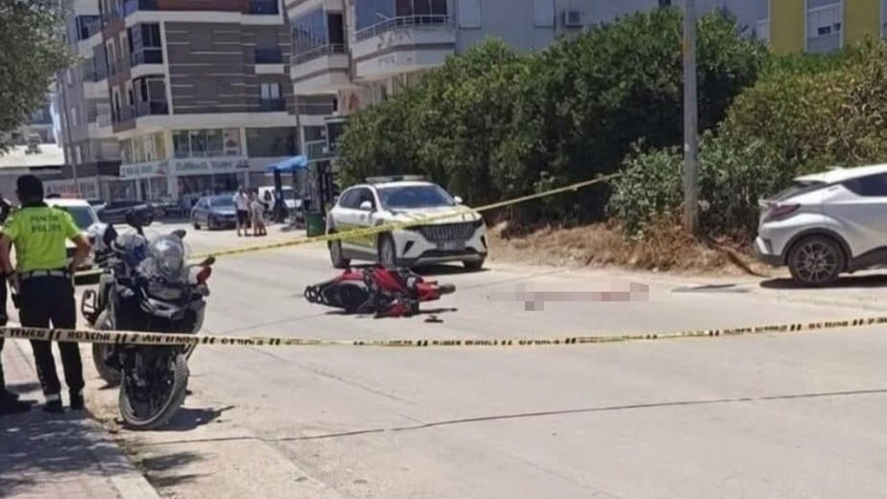 Kumluca'da otomobil ile motosiklet çarpıştı: genç sürücü hayatını kaybetti