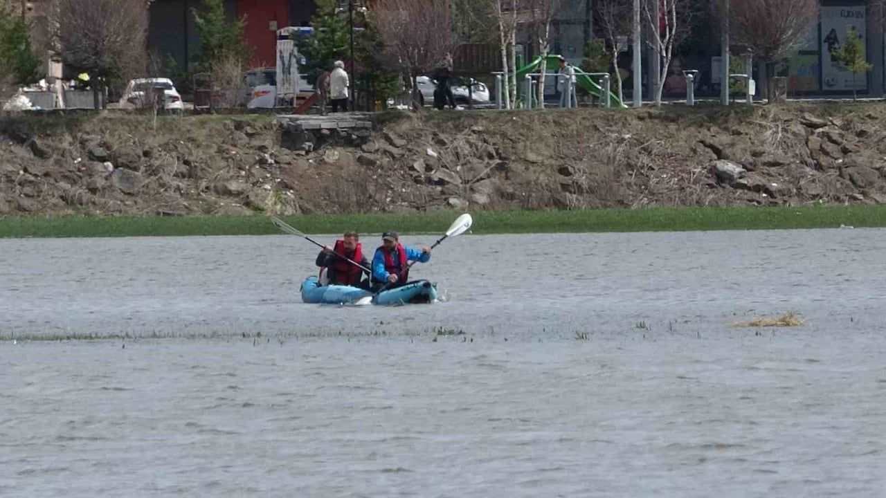 Kura Nehri'nde kano etkinlikleri sürüyor