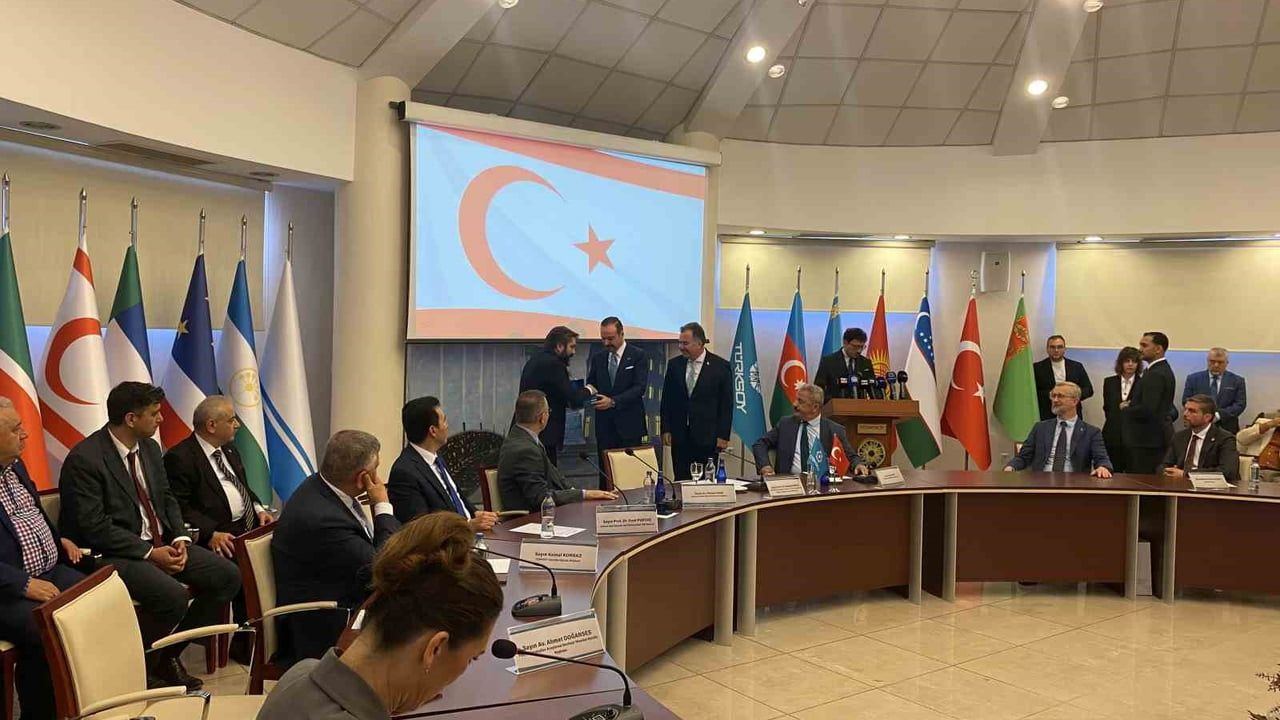 Kürşad Zorlu: Toplantılarda birbirimizin dillerini konuşmayı kural haline getirelim