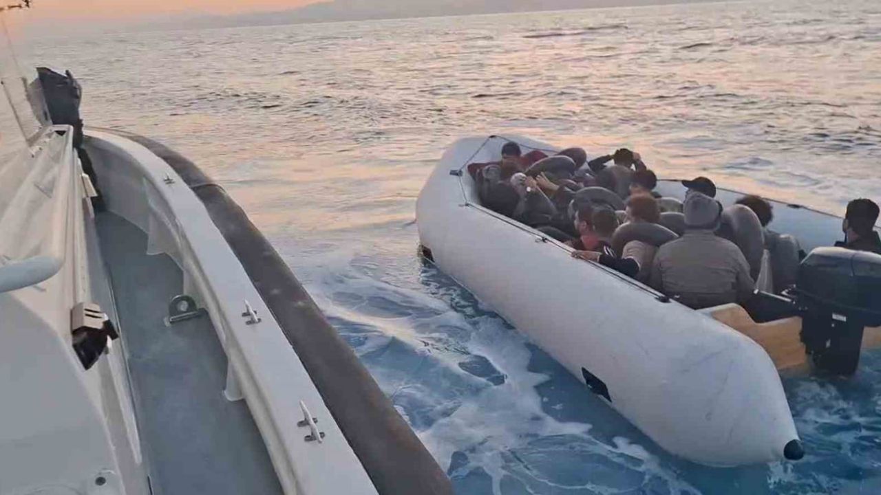 Kuşadası açıklarında 2'si çocuk 18 düzensiz göçmen yakalandı