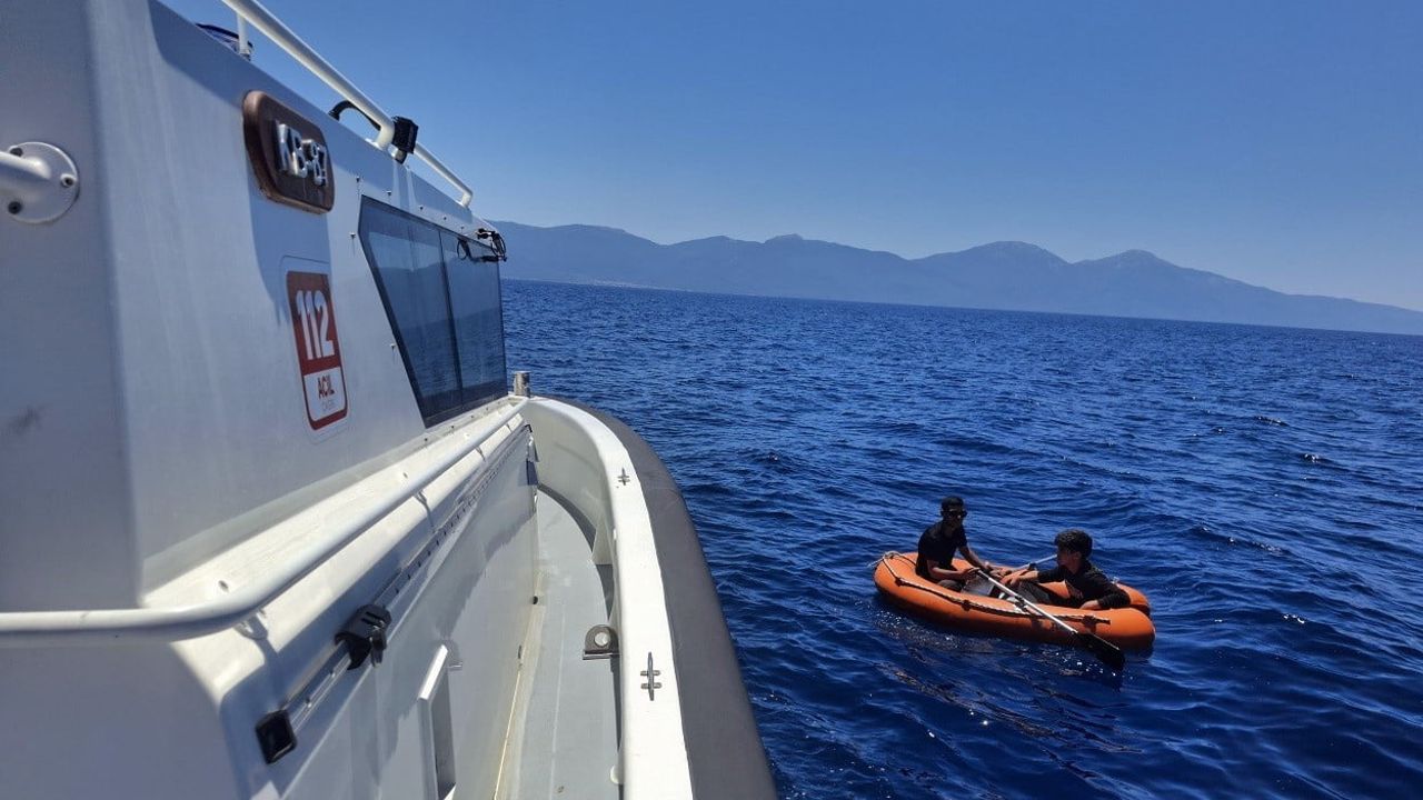 Kuşadası açıklarında iki düzensiz göçmen yakalandı