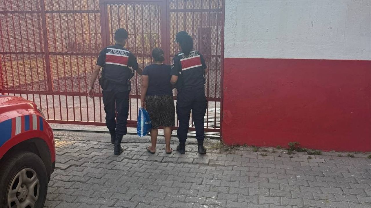 Kuşadası’nda 8 yıl 4 ay hapis cezası ile aranan kadın yakalandı