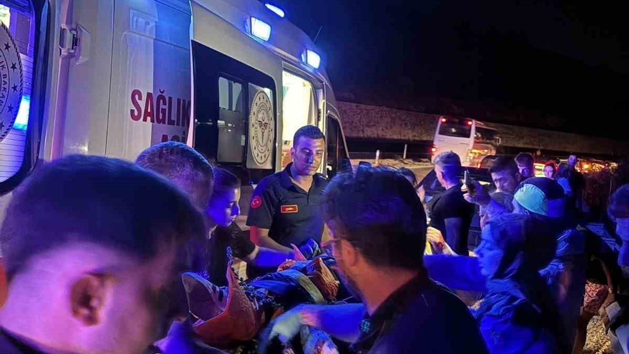 Kuşadası'nda motosiklet kazası: 1’i ağır 2 yaralı