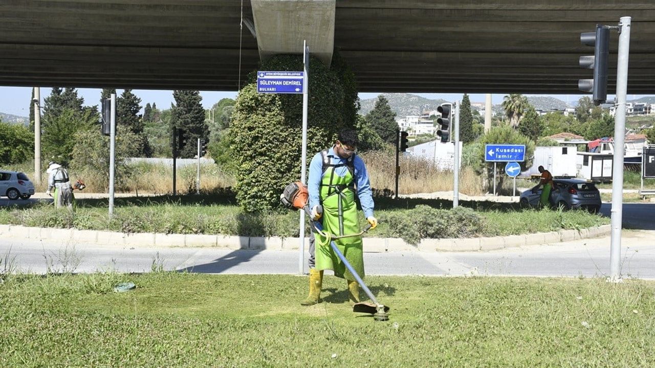 Kuşadası'nda yeşil alanlarda kapsamlı bakım çalışması tamamlandı