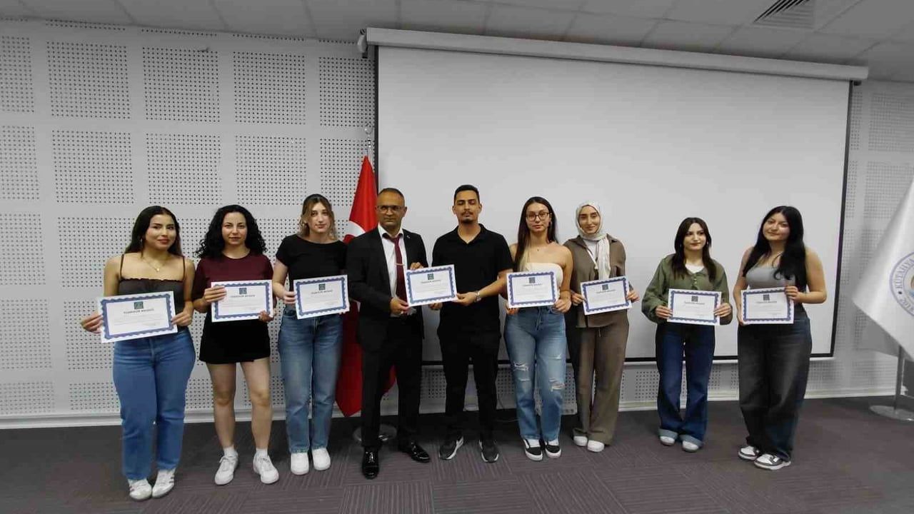 Kütahya'da AGEM Akademi görme engelli öğrencilerin üniversite hazırlığını destekledi