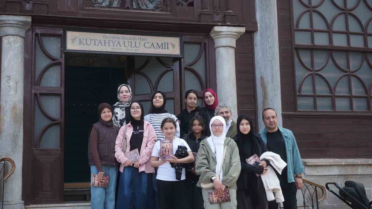 Kütahya'da 'Çocuklarla Tarihe Yolculuk' ile vakıf kültürü tarihi mekanlarda öğretiliyor