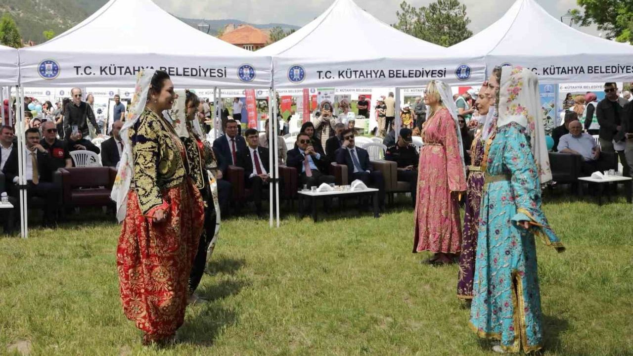 Kütahya’da "Dünya bize emanet" etkinliği: Çevre farkındalığı ve öğrenci projeleri öne çıktı