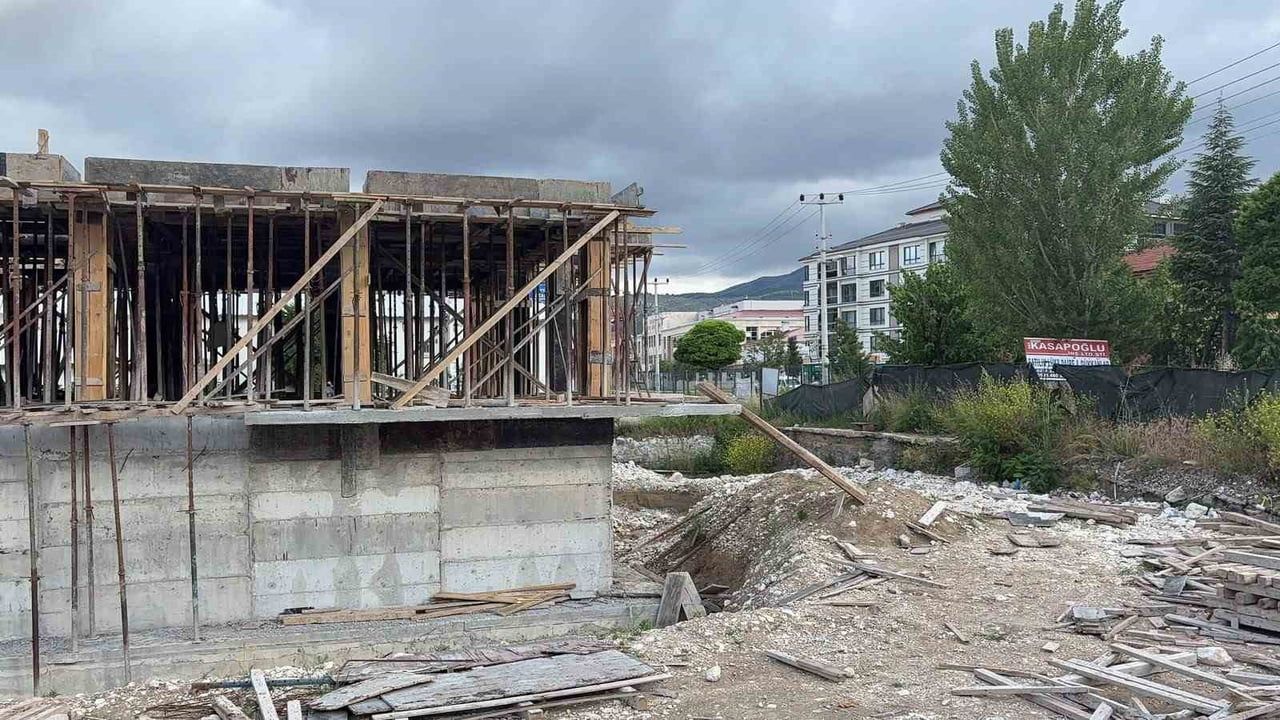Kütahya’da inşaatta iskele çöktü: 4 işçi yaralandı