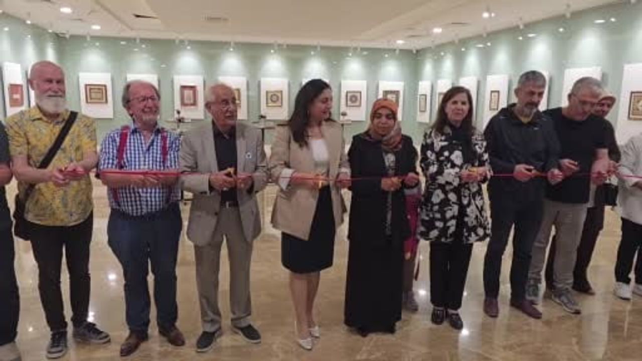 Kütahya'da köklerden gelen motiflerin zarafeti tezhip sergisi açıldı
