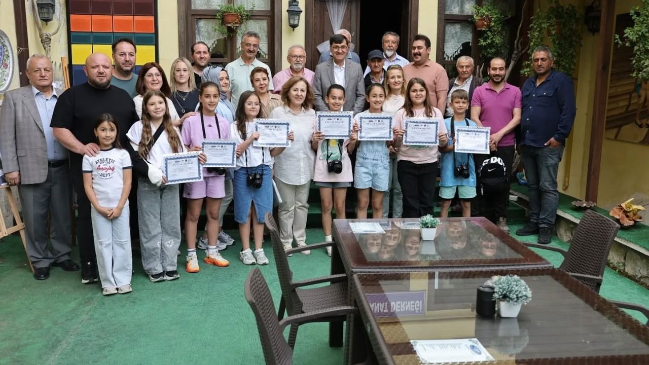 Kütahya’da minik fotoğrafçıların vizöründen büyük dünyalar sergisi açıldı