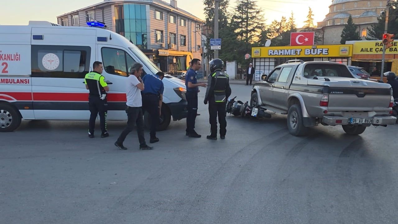 Kütahya’da motosiklet ile cip çarpıştı: 1 yaralı