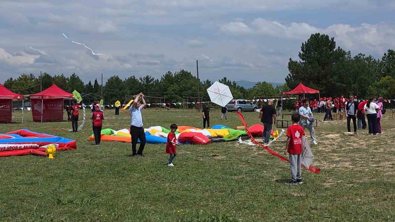 Kütahya’da vakıfların asırlık hayır şartı yerine getirildi, öğrenciler Kent Ormanı’nda ağırlandı