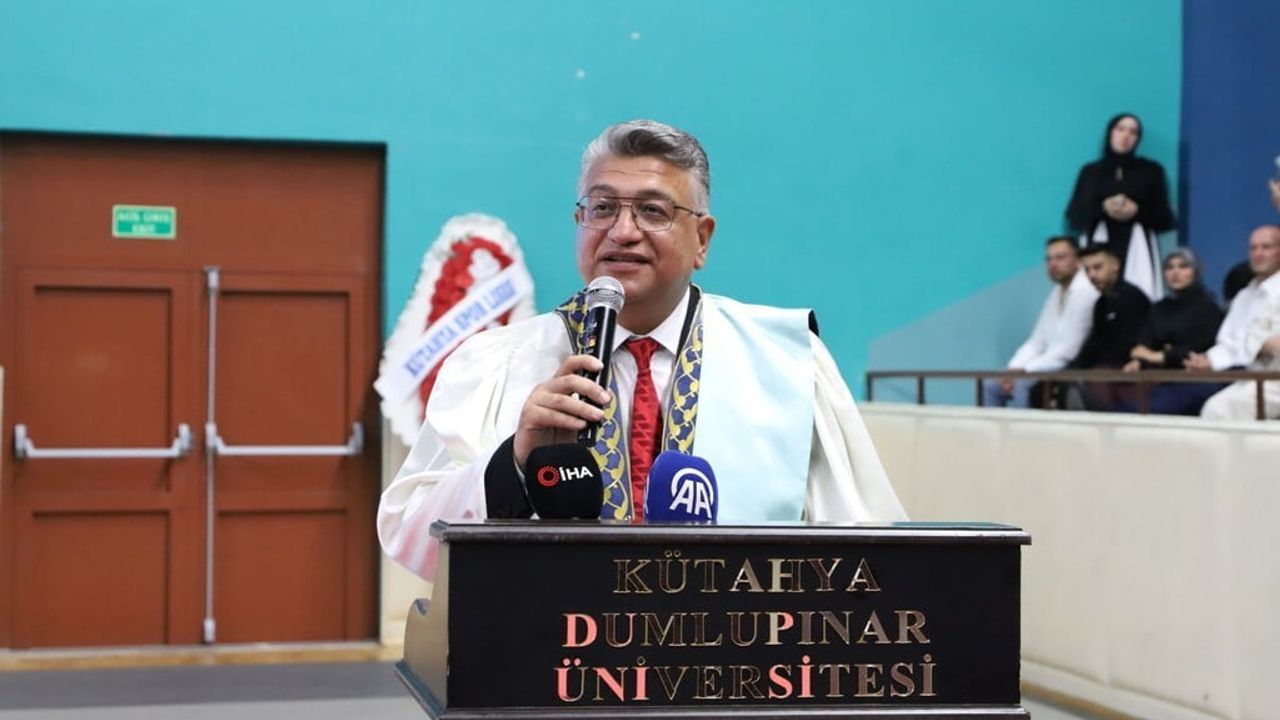Kütahya Dumlupınar Üniversitesi'nde 4 bin 298 öğrenci mezuniyet sevinci