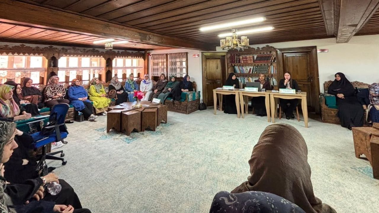 Kütahya İl Müftülüğü'nden 'bir yetime aile olmak' paneli