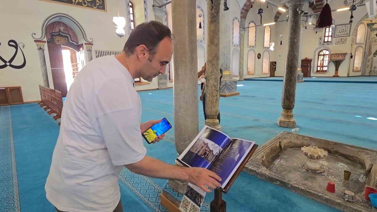 Kütahya Ulu Camii'nde karekod destekli dijital rehber dönemi başladı