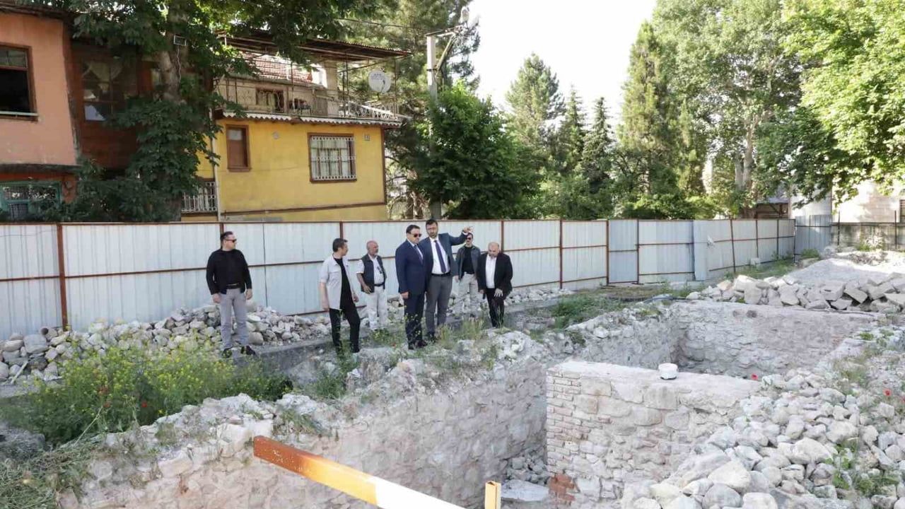 Kütahya Yakup Çelebi İmaret Külliyesi'nde restorasyon ve çevre düzenlemesi incelemesi