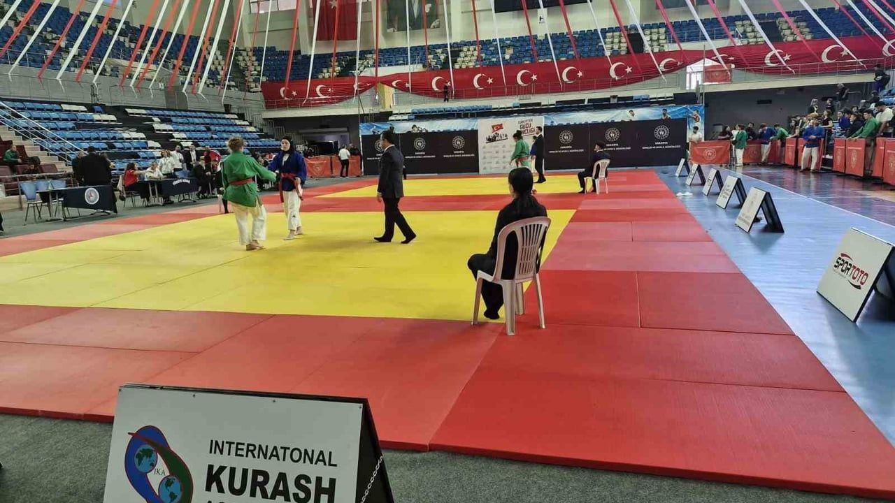 Kütahyalı Sporculardan Sakarya’daki Türkiye Kuraş Şampiyonası’nda Madalya Başarısı