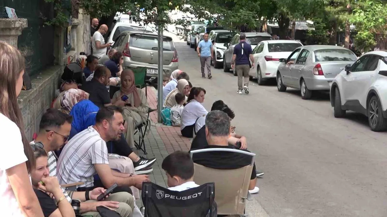 LGS heyecanı başladı, binlerce öğrenci iyi bir lise için yarışıyor