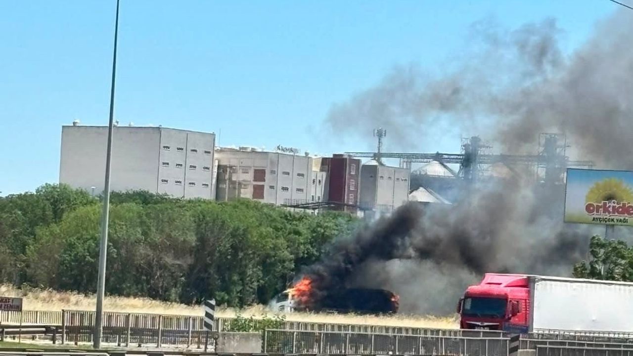 Lüleburgaz’da tır dorsesinde yangın kontrol altına alındı
