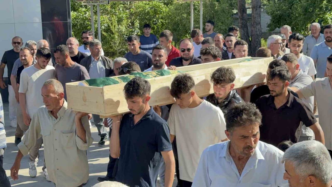 Lunapark kazasında yaşamını yitiren 20 yaşındaki Burak Kırıkçı Samsun'da toprağa verildi