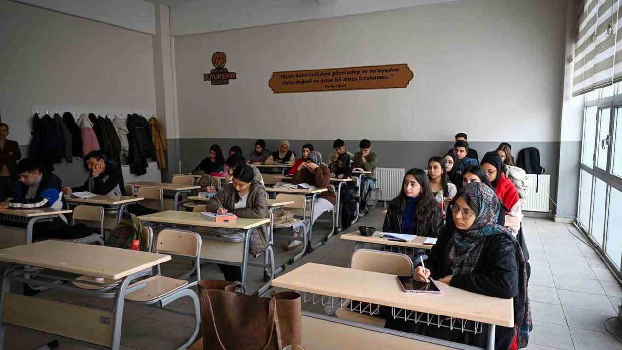 Malatya Büyükşehir Belediyesi 507 YKS öğrencisini sınava hazırladı