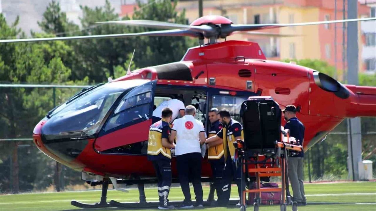 Malatya'da ambulans helikopter, Darende'deki 75 yaşındaki kalp hastasını Turgut Özal Tıp Merkezi'ne sevk etti