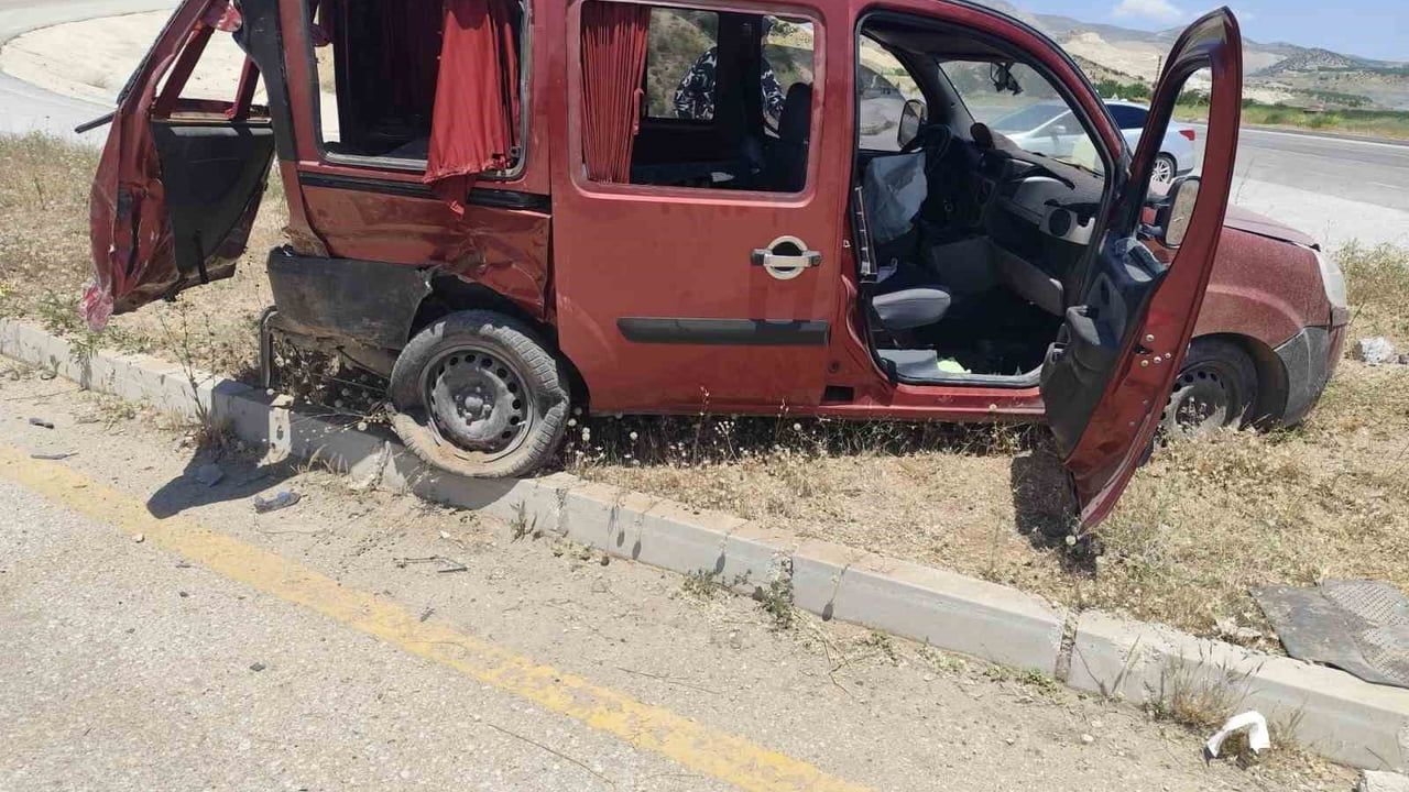 Malatya'da iki aracın çarpıştığı kaza: 4 yaralı