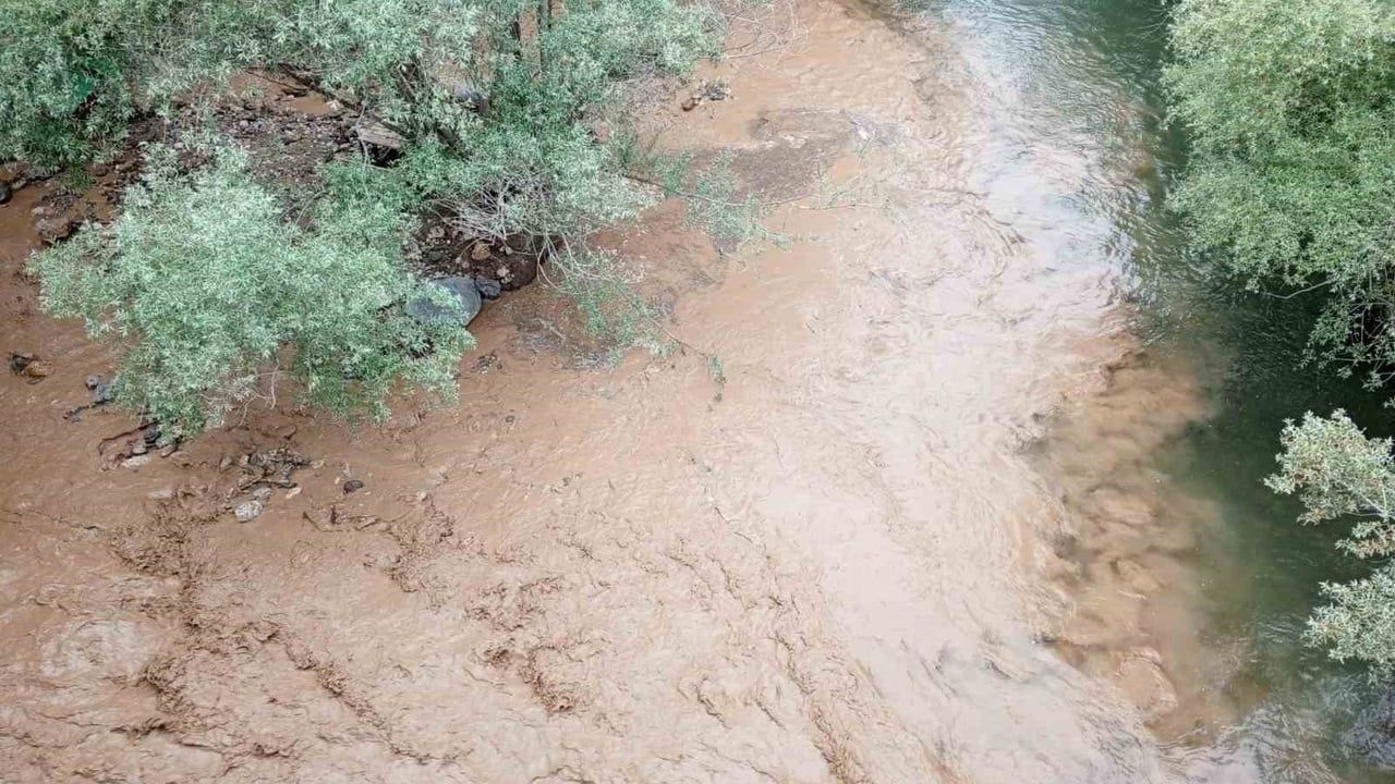 Malatya'da Kozluk Çayı Taştı: Kayaarası Kanyonu'ndaki Yürüyüş Rotaları Su Altında Kaldı