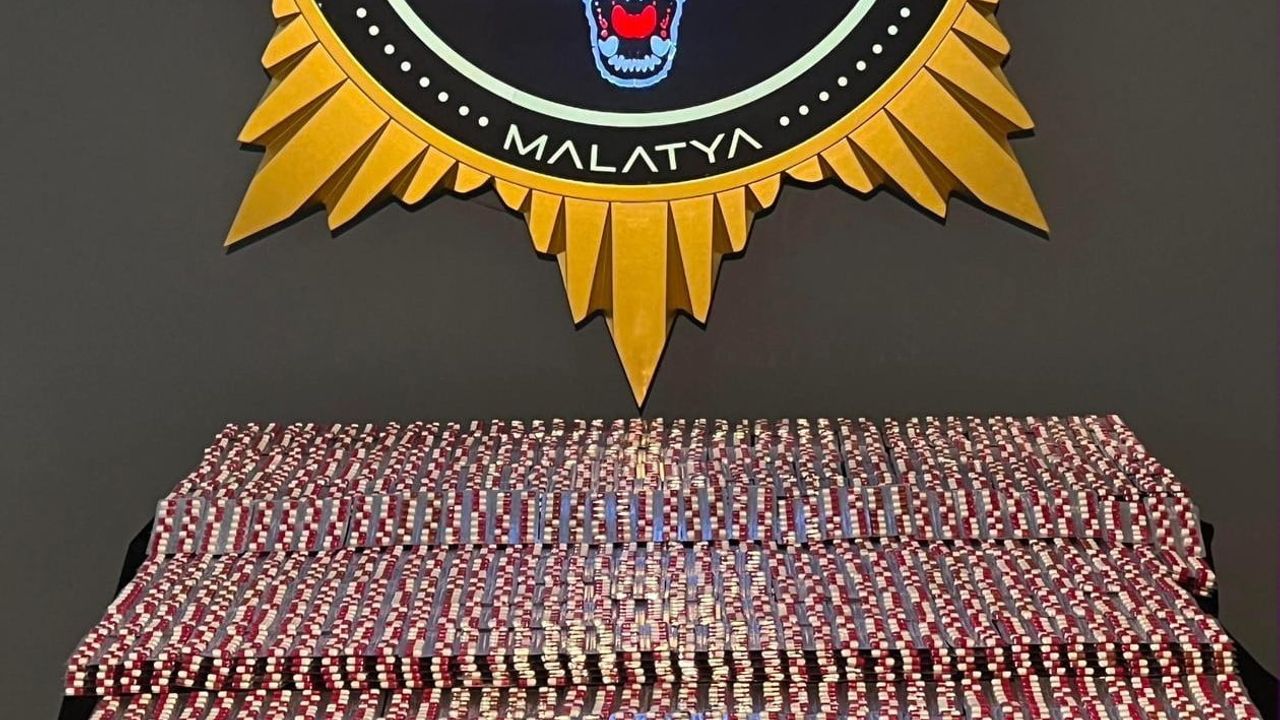 Malatya'da takside 28 bin 630 adet sentetik ecza ele geçirildi